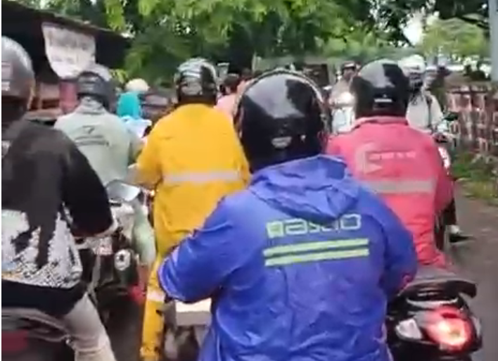 Demi Kebijakan Sepihak, Warga Karawang Kehilangan Akses Publik